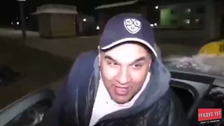 Тaкcиcт избил попрошайку