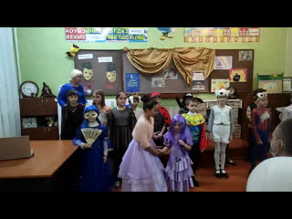 Исполнение песни «Театр»