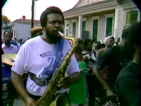 Funeral parade with the Dirty Dozen Brass Band: Voodoo