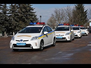 Приколи на дорозі. Пропускаю машину даїшника. І потім я прозріваю