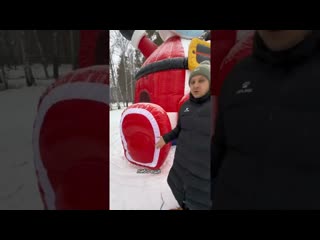 Надувной батут Дед Мороз  это яркий и веселый аттракцион, настоящий хит зимних праздников!