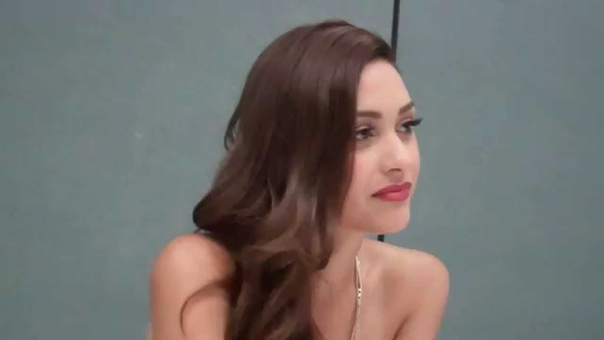 Wonder Con 2014: The 100s Lindsey Morgan ( Raven) on Navigating a Love Triangle Being
