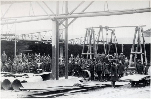 работницы на ткацкой фабрике 19 век англия. 20 век ирландия 1900. мужская мода 30-х годов сша. коробова. беларусь конец 19 века.