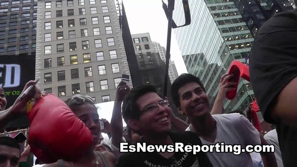 Floyd Mayweather makes day for crying