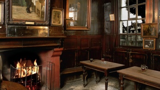 Pub ASMR - A Pub with Gloomy Charm - Ye Olde Cheshire Cheese in London