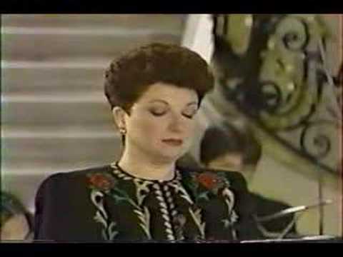 Mariella Devia in Seviat tellus aria by