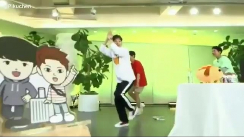 Jongdae owns the booty dance well as expected from the butt of EXO king of shaking the