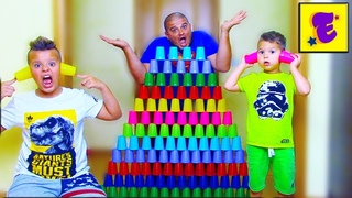 Егорка Ярик и Папа Играют с ЦВЕТНЫМИ Стаканчиками...!!!