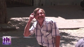 Подайте, пожалуйста, туалетную бумагу!