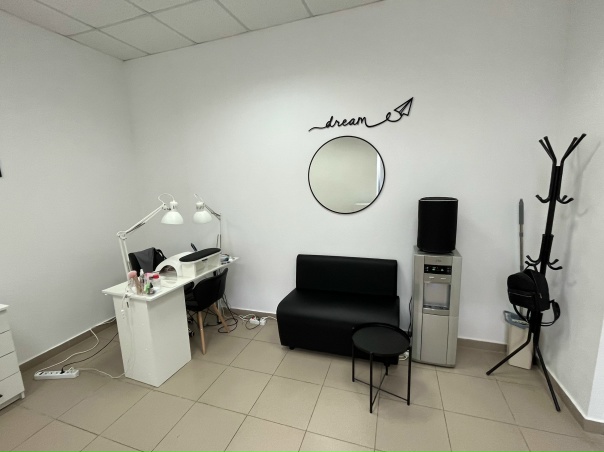 Сдаётся в аренду рабочее место мастера маникюра и...