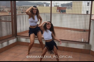 ALEXIA&TIA bailando YEMI ALADE